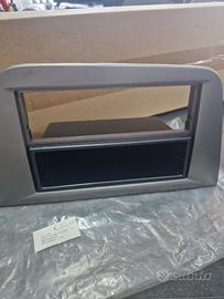 Mascherina per autoradio