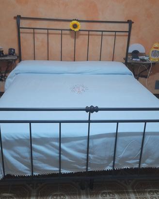 letto matrimoniale in ferro nero