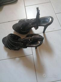 Scarpe da donna eleganti con il tacco alto