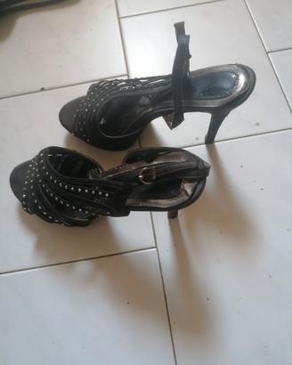 Scarpe da donna eleganti con il tacco alto