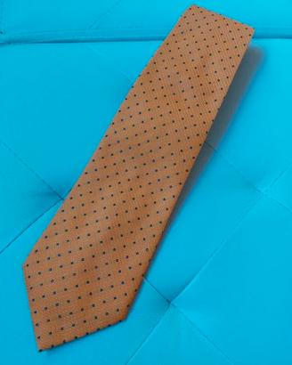 Cravatta arancione con rombi blu