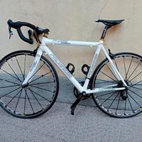 Bici da corsa Axevo progress in carbinio