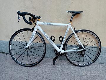 Bici da corsa Axevo progress in carbinio