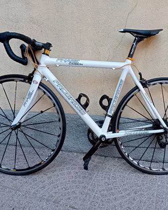 Bici da corsa Axevo progress in carbinio