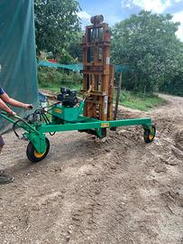 Muletto carica fieno a motore