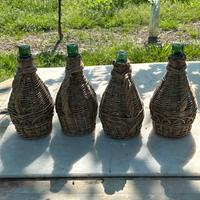 Fiaschette  vino in vimini di fiume