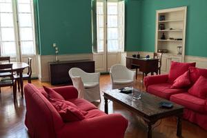 Piazza Azuni trilocale d'epoca arredato