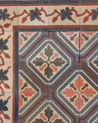 Lotto di 10,5m² Cementine d'epoca a trama floreale