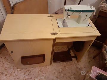 Macchina da cucire con mobile 