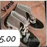 Scarpe a stivaletto nera a quadretti . N.41