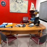 Set completo di 2 scrivanie piu armadio