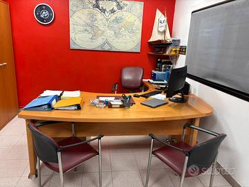 Set completo di 2 scrivanie piu armadio