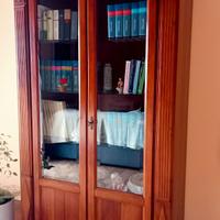 VETRINA O LIBRERIA IN LEGNO PREGIATO