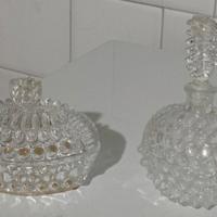 Set da toeletta in vetro pressato "hobnail"