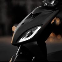 Scuter elettrico con pedalata assistita moto bici