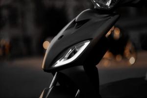 Scuter elettrico con pedalata assistita moto bici