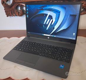  HP 250 G9 i7-1255U 16 RAM 512 SSD Laptop 15.6"