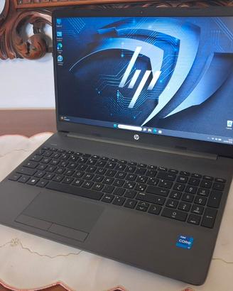  HP 250 G9 i7-1255U 16 RAM 512 SSD Laptop 15.6"