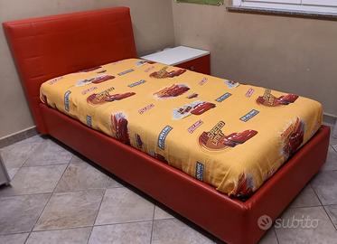 Letto con comodino