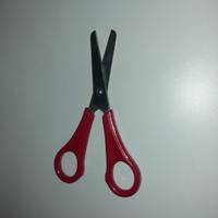 Forbici rosse con lama in acciaio