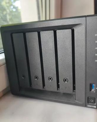 NAS Synology DiskStation DS918+ 4-Bay Server – Con