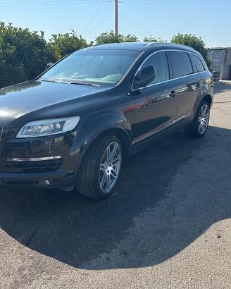 Audi Q7 3.0 V6 TDI 240 CV Tetto