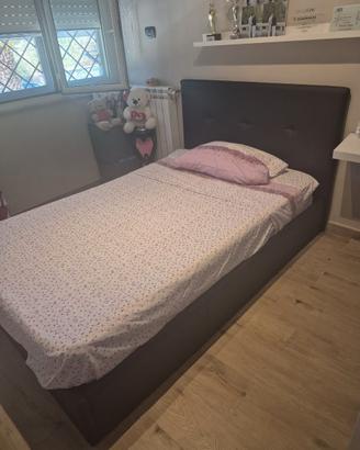 Letto a cassettone e armadio