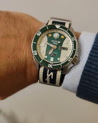 Seiko 5 Honda Super Cub SRPJ49K1