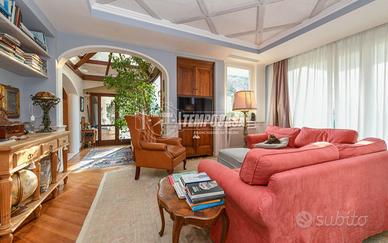 Villa indipendente con piscina a Manerba del Garda