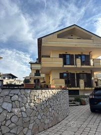Villa di 415 m² con più di 5 locali a Giugliano in