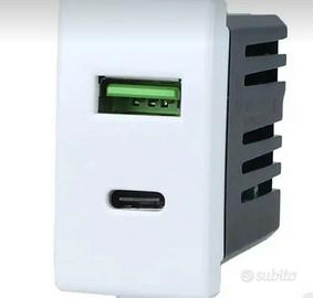 Living 1 porta USB A. compatibile BTicino