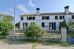 Rustico / Casale di 252 m² con più di 5 locali e b