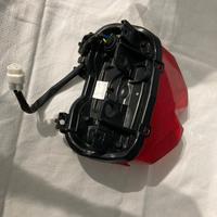 Faro posteriore LED originale Yamaha MT-09 (21-23)