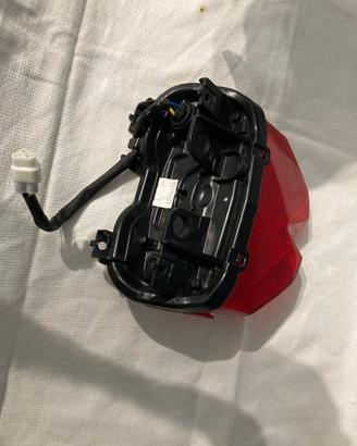 Faro posteriore LED originale Yamaha MT-09 (21-23)