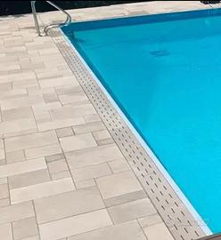 Griglie sfioro piscina in gres porcellanato