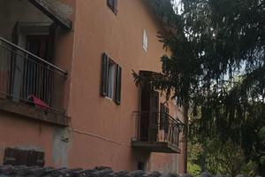 Casa indipendente su 3 piani mq.223 mq,