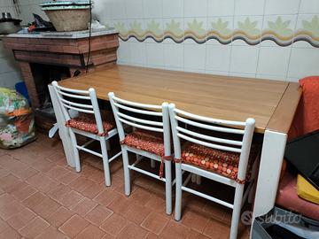 tavolo con sedie