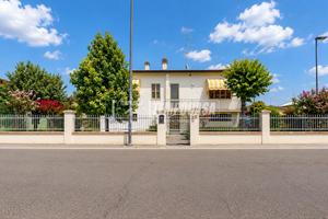 Casa indipendente libera su 4 lati