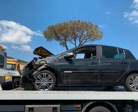 Renault Clio incidentata