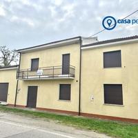 Immobile residenziale con due appartamenti e labor