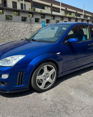 Ford Focus 2.0i 16V cat 3p. RS215