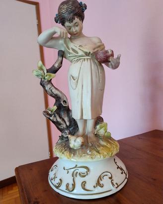 statuina in ceramica