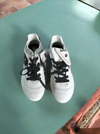 Scarpe da calcio con tacchetti di plastica 