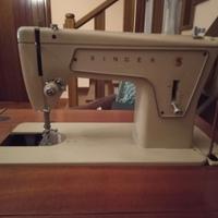Mobile con macchina da cucire Singer vintage 