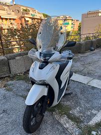 Honda  Sh 125 - 9.500km- garanzia 2031