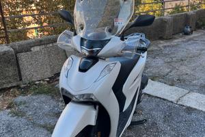 Honda  Sh 125 - 9.500km- garanzia 2031