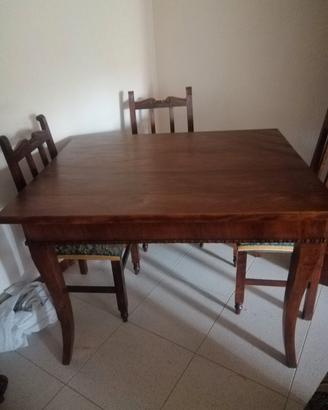 Tavolo in legno massello più sedie