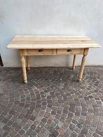 Vecchio tavolo da cucina