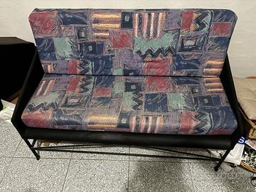 Divanetto in ferro con cuscini due posti