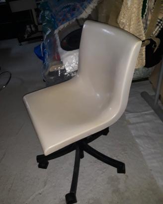 Sedia poltrona da ufficio con ruote in plastica